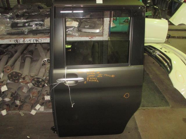 【中古】中古部品 タント L375S 左ﾘｱﾄﾞｱ 【3310160100-001626000913400】
