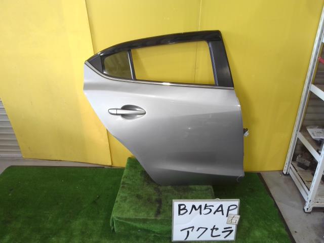 【中古】中古部品 アクセラ BM5AP 右ﾘｱﾄﾞｱ 【3331010600-240705000313300】