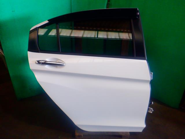 【中古】中古部品 グレイス GM4 右ﾘｱﾄﾞｱ 【3340140100-000024169513300】
