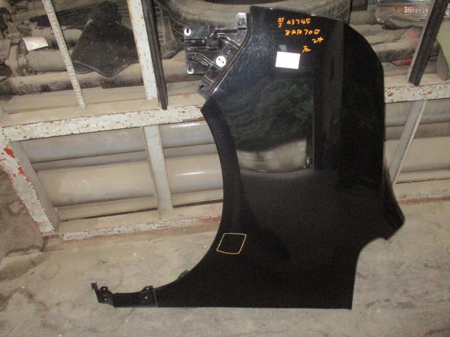 【中古】中古部品 ヴォクシー ZRR70W 左ﾌﾛﾝﾄﾌｪﾝﾀﾞｰ 【3310160100-000004374510700】