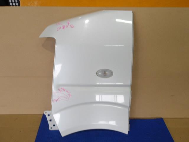 【中古】中古部品 エブリィ DA64W 左ﾌﾛﾝﾄﾌｪﾝﾀﾞｰ 【3340220100-000225012710700】