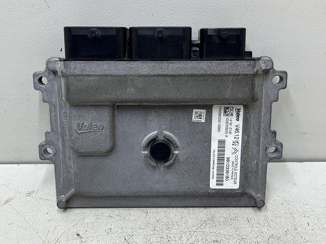 【中古】中古部品 プジョー 208 A9HM01 ｴﾝｼﾞﾝｺﾝﾋﾟｭｰﾀｰ 【3310070100-0000Y0758563100】