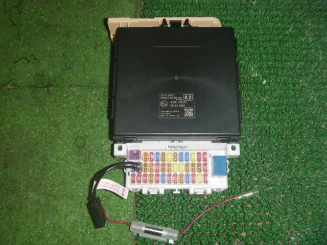 【中古】中古部品 ラパン HE33S ﾋｭｰｽﾞﾎﾞｯｸｽ 【3330370100-000243016467800】