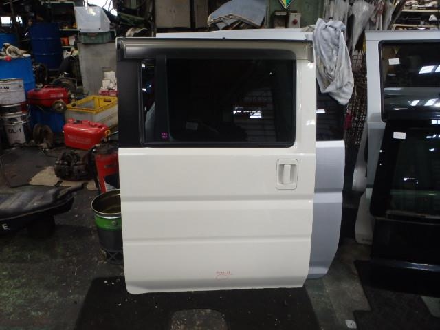 【中古】中古部品 バモス HM1 右ﾘｱﾄﾞｱ 【3331010800-000022420813300】