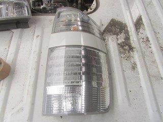 【中古】中古部品 ヴォクシー AZR60G 右ﾃｰﾙﾗﾝﾌﾟ 【3310030100-240710000115500】