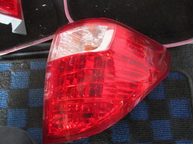 【中古】中古部品 アルファード ANH25W 右ﾃｰﾙﾗﾝﾌﾟ 【3330220100-240725000115500】