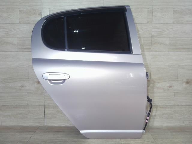 【中古】中古部品 ヴィッツ SCP10 右リアドア 【3310390100-240720000413300】