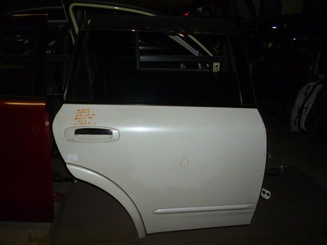 【中古】中古部品 ステージア M35 右ﾘｱﾄﾞｱ 【3310160100-001056391713300】 18,403円