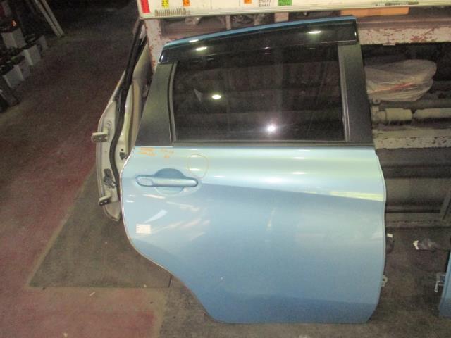 【中古】中古部品 ノート E12 右ﾘｱﾄﾞｱ 【3310160100-001601689213300】