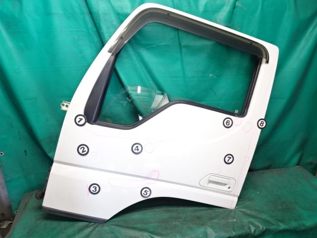 【中古】中古部品 タイタン SYF6T 左ﾌﾛﾝﾄﾄﾞｱ 【3330990500-240730000113200】