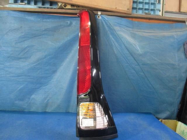 【中古】中古部品 セレナ CC25 右ﾃｰﾙﾗﾝﾌﾟ 【3310160100-001531085815500】