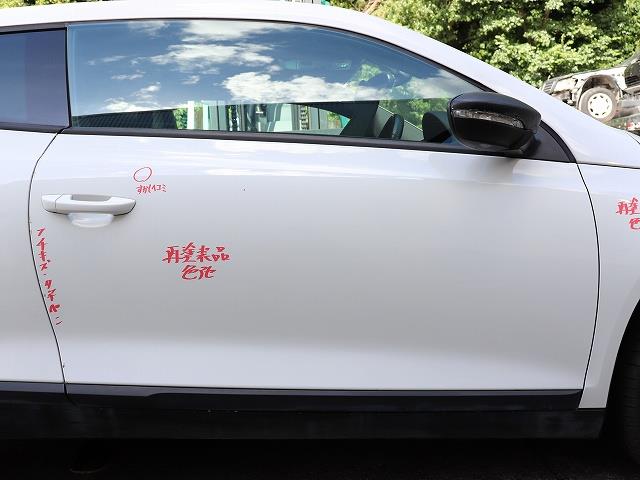 【中古】中古部品 VW シロッコ 13CAV 右フロントドア 【3310070100-0000Y0759113100】|e-cleマート