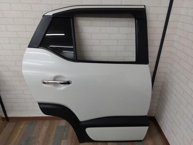 【中古】中古部品 クロスビー MN71S 右ﾘｱﾄﾞｱ 【3330960100-000052323413300】