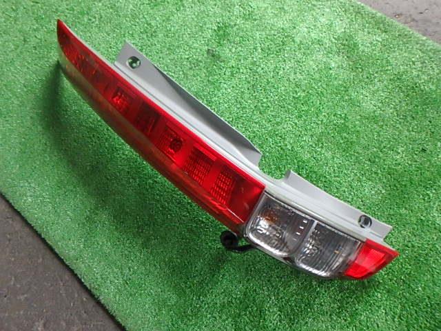 【中古】中古部品 ストリーム RN7 左テールランプ 【3330450100-240802000215600】