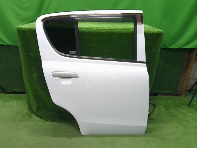 【中古】中古部品 キャロル HB35S 右ﾘｱﾄﾞｱ 【3310200100-000021049313300】