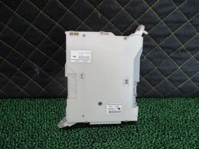 【中古】中古部品 ヴェルファイア GGH25W ﾋｭｰｽﾞﾎﾞｯｸｽ 【3330660100-000024319067800】