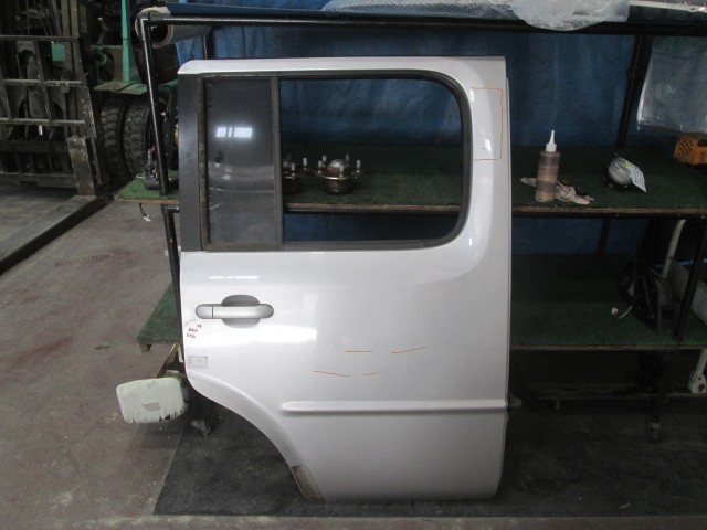 【中古】中古部品 キューブ BZ11 右ﾘｱﾄﾞｱ 【3310160100-001238983013300】 14,768円