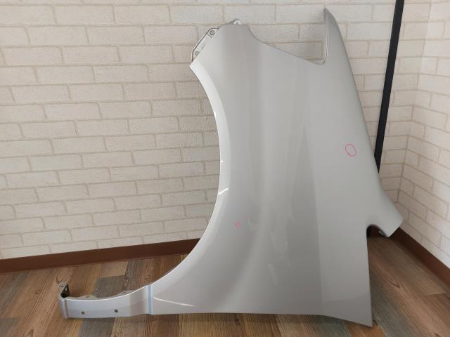 【中古】中古部品 ノア AZR65G 左ﾌﾛﾝﾄﾌｪﾝﾀﾞｰ 【3330960100-000052324010700】