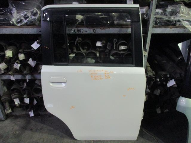 【中古】中古部品 ピクシススペース L575A 右ﾘｱﾄﾞｱ 【3310160100-001489897213300】
