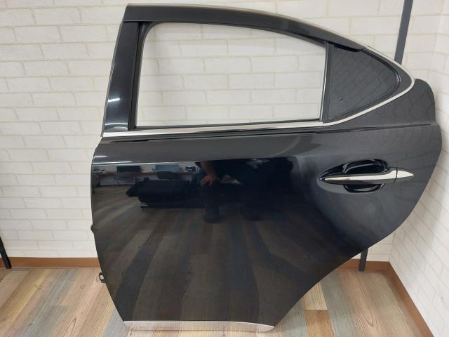 【中古】中古部品 レクサス IS GSE25 左ﾘｱﾄﾞｱ 【3330960100-000052329013400】