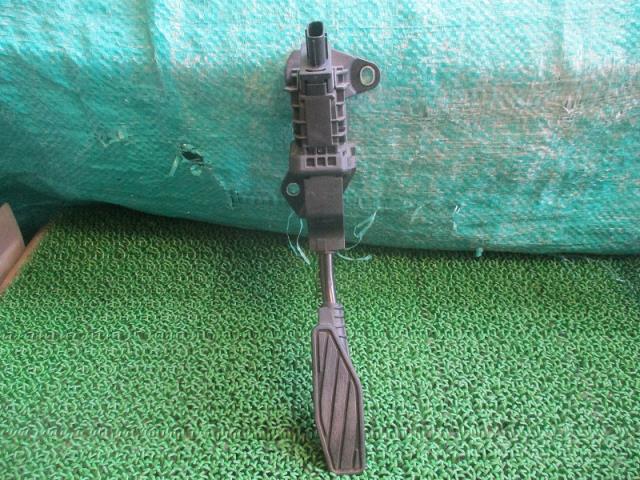 【中古】中古部品 ジムニー JB64W ﾍﾟﾀﾞﾙ 【3500080000-231006000177500】