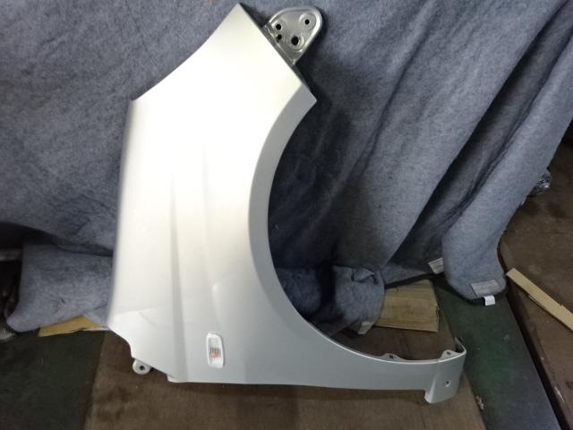 【中古】中古部品 ミラアヴィ L250S 右ﾌﾛﾝﾄﾌｪﾝﾀﾞｰ 【3310410000-000243035410600】