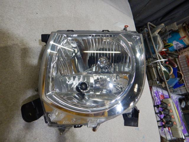 【中古】中古部品 ＭＲワゴン MF33S 左ﾍｯﾄﾞﾗﾝﾌﾟ 【3330810100-240820000410900】