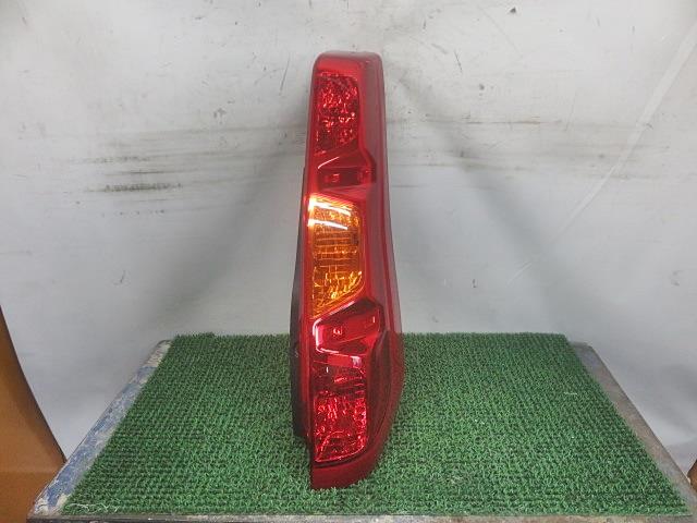 【中古】中古部品 エクストレイル NT31 右ﾃｰﾙﾗﾝﾌﾟ 【3330380100-000036025715500】