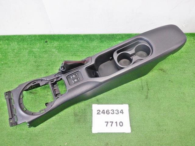 【中古】中古部品 ８６ ZN6 ｺﾝｿｰﾙﾎﾞｯｸｽ 【3330890100-000024633477100】