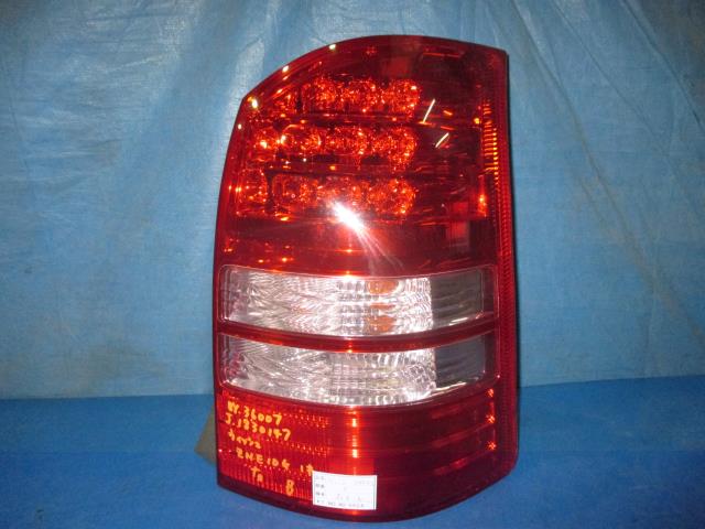 【中古】中古部品 ウィッシュ ZNE10G 右ﾃｰﾙﾗﾝﾌﾟ 【3310160100-001413462015500】