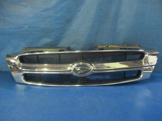 【中古】中古部品 テリオスキッド J111G ラジエータグリル 【3310160100-001470716010400】