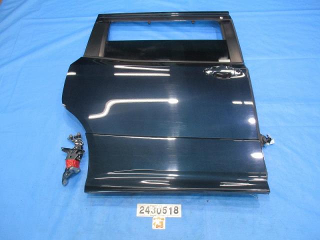 【中古】中古部品 ヴォクシー ZRR85W 右ﾘｱﾄﾞｱ 【3310040100-000243051813300】