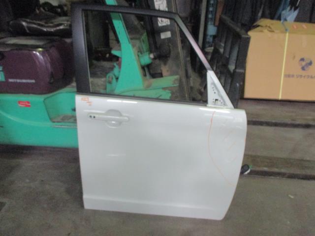 【中古】中古部品 デリカＤ2 MB15S 右ﾌﾛﾝﾄﾄﾞｱ 【3310160100-001587897713100】
