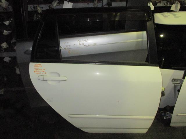 【中古】中古部品 カローラフィールダー NZE121G 右ﾘｱﾄﾞｱ 【3310160100-001454030013300】
