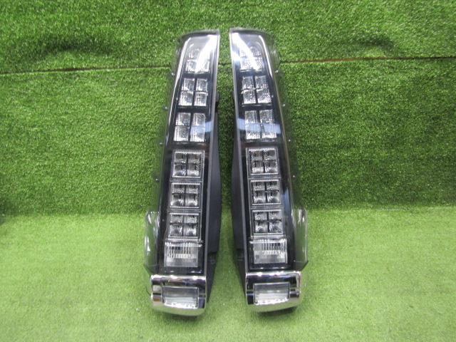 【中古】中古部品 ヴォクシー ZWR80G 右ﾃｰﾙﾗﾝﾌﾟ 【3330200100-230808000015500】