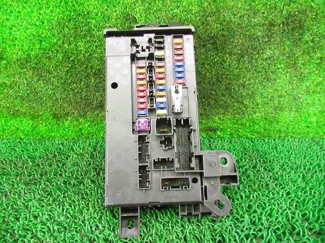 【中古】中古部品 ミライース LA360S ﾋｭｰｽﾞﾎﾞｯｸｽ 【3330210100-000036131667800】