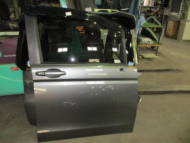 【中古】中古部品 ステップワゴン RK5 右ﾌﾛﾝﾄﾄﾞｱ 【3310160100-001675221713100】｜e-cleマート