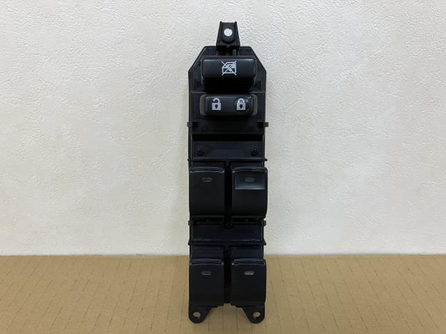【中古】中古部品 ヴォクシー ZRR70W ﾊﾟﾜｰｳｲﾝﾄﾞｳｽｲｯﾁ 【3330460100-000001584961900】
