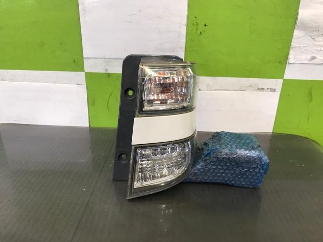 【中古】中古部品 ヴェルファイア GGH20W 右ﾃｰﾙﾗﾝﾌﾟ 【3330530100-000005283415500】