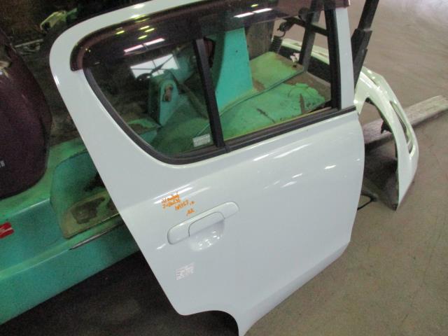 【中古】中古部品 アルト HA35S 右ﾘｱﾄﾞｱ 【3310160100-001700893113300】