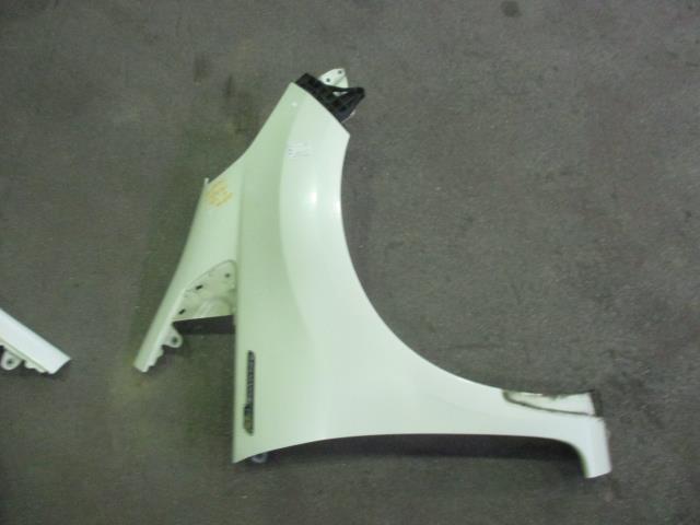 【中古】中古部品 フィット GP1 右ﾌﾛﾝﾄﾌｪﾝﾀﾞｰ 【3310160100-001625977610600】