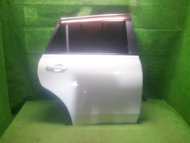 【中古】中古部品 ウイングロード NY12 右ﾘｱﾄﾞｱ 【3330420100-240829000213300】