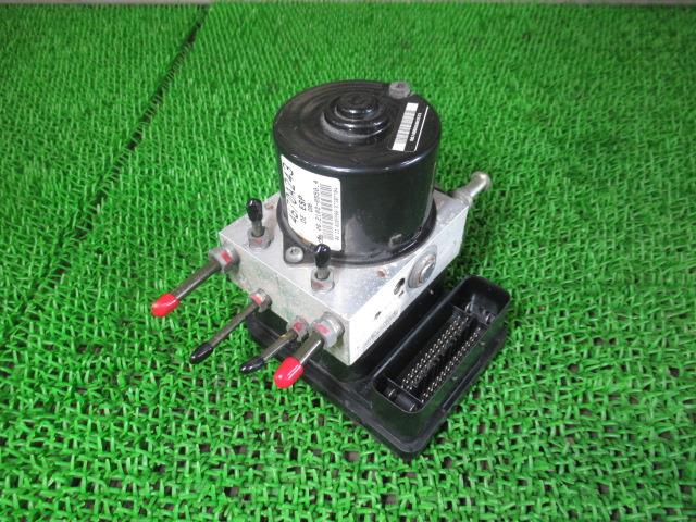 PC パーツ 中古】中古部品 マーチ K13 右フロントロアアーム 【3340030100