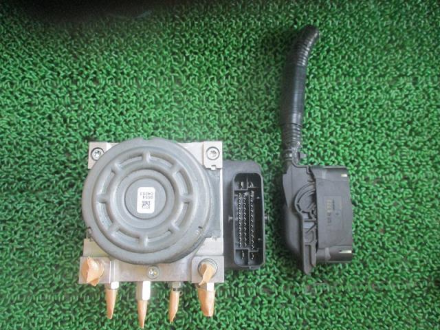 【中古】中古部品 ＣＸ－５ KE2FW ABSｱｸﾁｭｴｰﾀｰ 【3500080000-240816000742500】