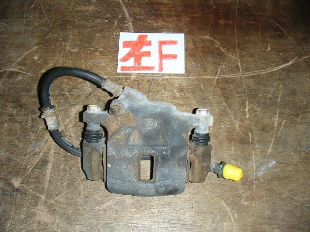 【中古】中古部品 スクラム DG62V 左ﾌﾛﾝﾄｷｬﾘﾊﾟｰ 【3310050100-220318000144360】
