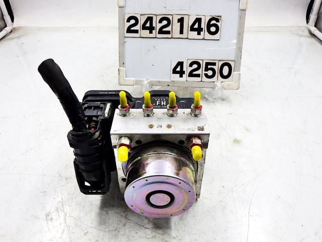 【中古】中古部品 エブリィ DA17V ABSｱｸﾁｭｴｰﾀｰ 【3330890100-000024214642500】