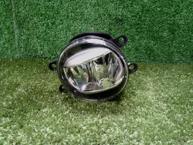 【中古】中古部品 レクサス CT ZWA10 右ﾌｫｸﾞﾗﾝﾌﾟ 【3260300000-240918000510850】