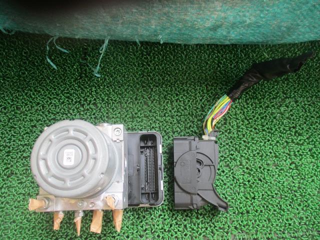 【中古】中古部品 インプレッサ GT2 ABSアクチュエーター 【3500080000-240516000242500】
