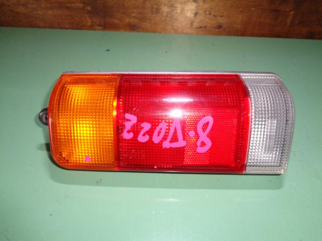 【中古】中古部品 サンバー KV3 右ﾃｰﾙﾗﾝﾌﾟ 【3330810100-240909000815500】