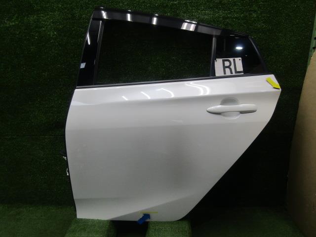 【中古】中古部品 プリウス ZVW55 左ﾘｱﾄﾞｱ 【3330200100-230864000013400】